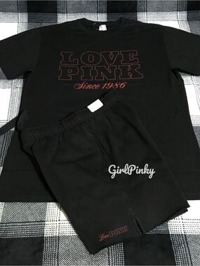 VS PINK CAMPUS FLEECE SHORTS WITH CAMPUS SHORT SLEEVE TEE & LOVE PINK LOGO
